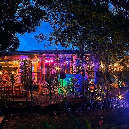 Nuevo Oeste Hotel Acacias Bagian luar foto