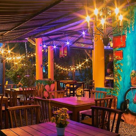 Nuevo Oeste Hotel Acacias Bagian luar foto