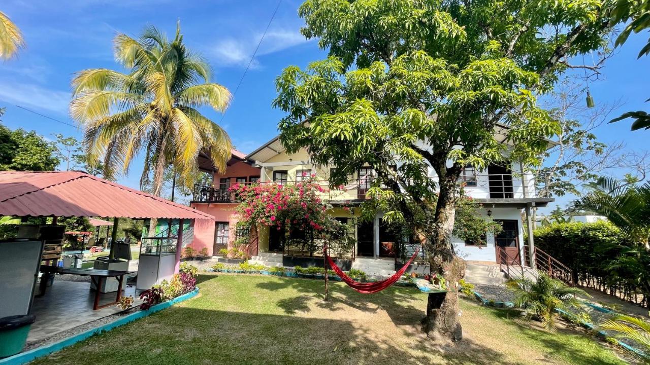 Nuevo Oeste Hotel Acacias Bagian luar foto