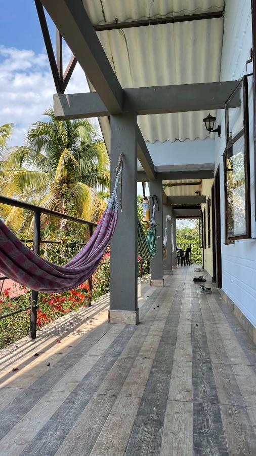 Nuevo Oeste Hotel Acacias Bagian luar foto