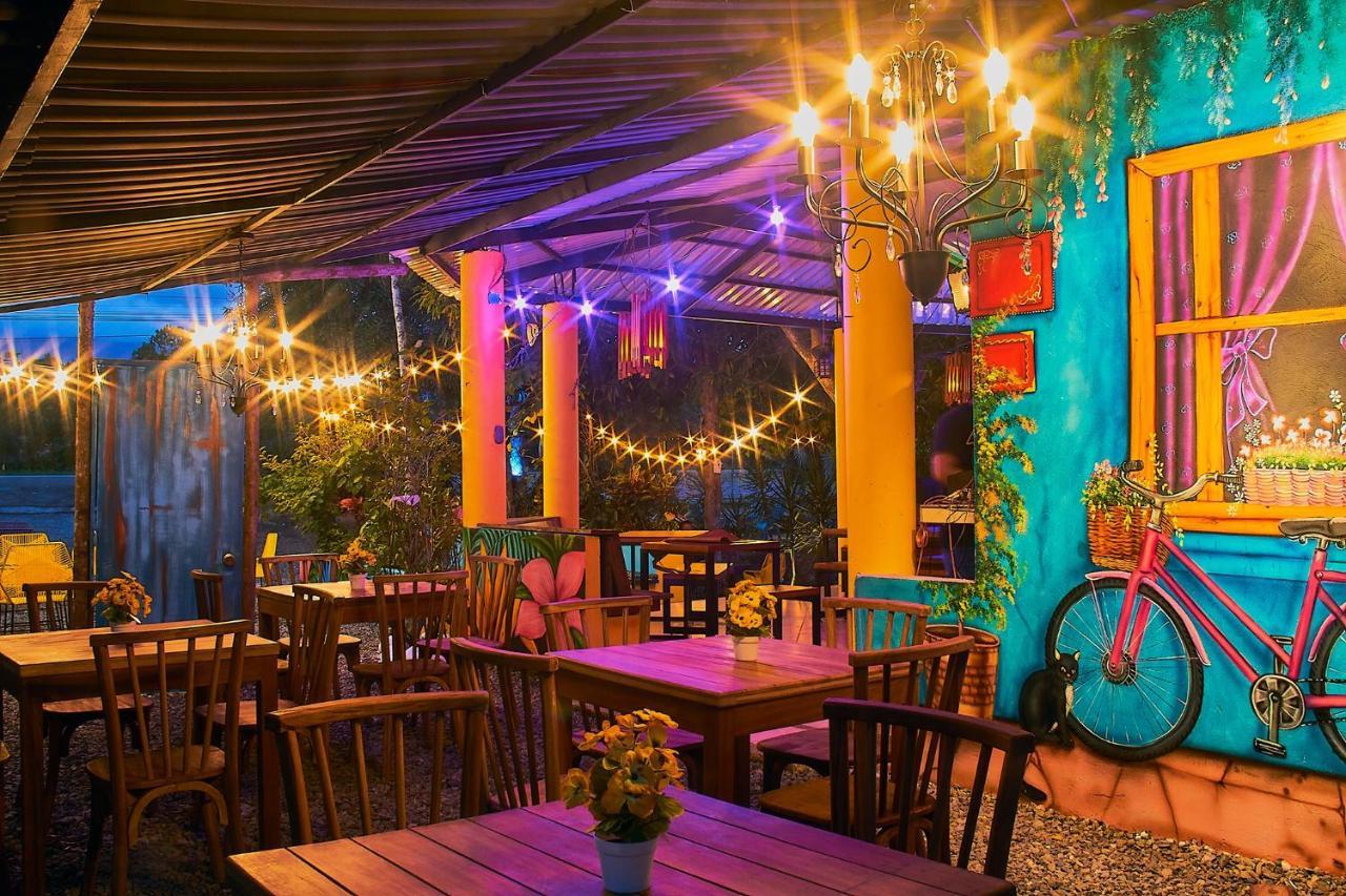 Nuevo Oeste Hotel Acacias Bagian luar foto