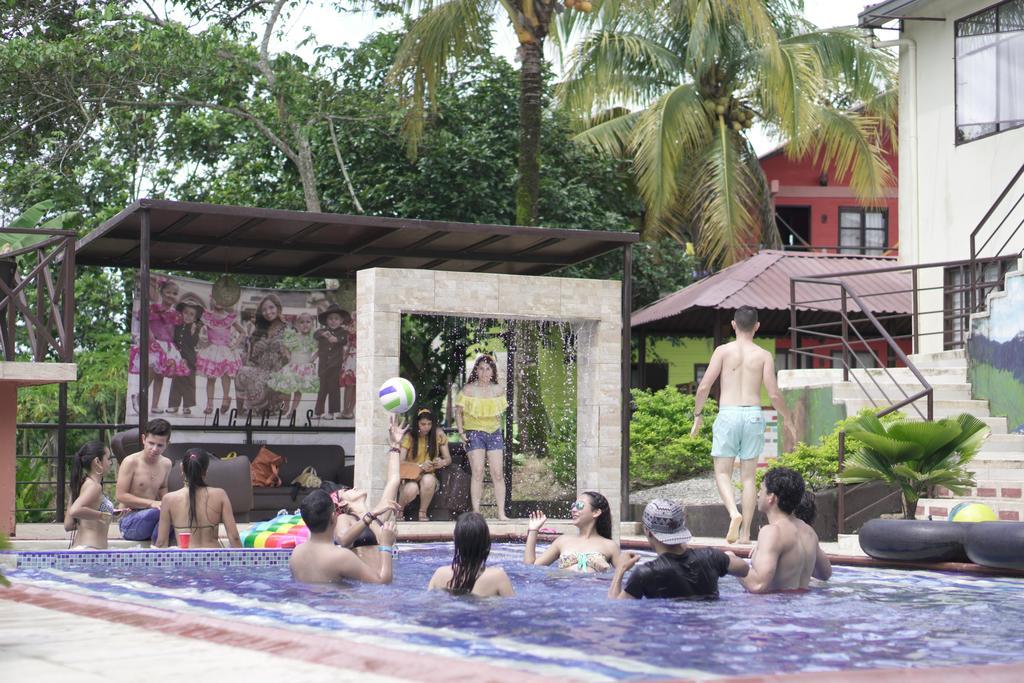 Nuevo Oeste Hotel Acacias Bagian luar foto