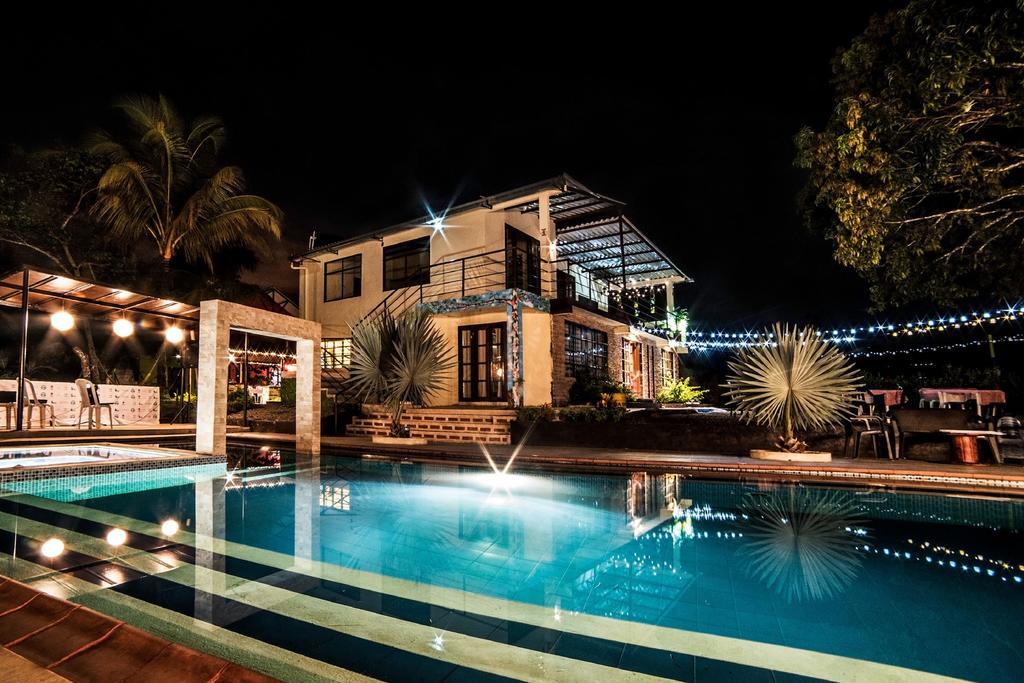Nuevo Oeste Hotel Acacias Bagian luar foto