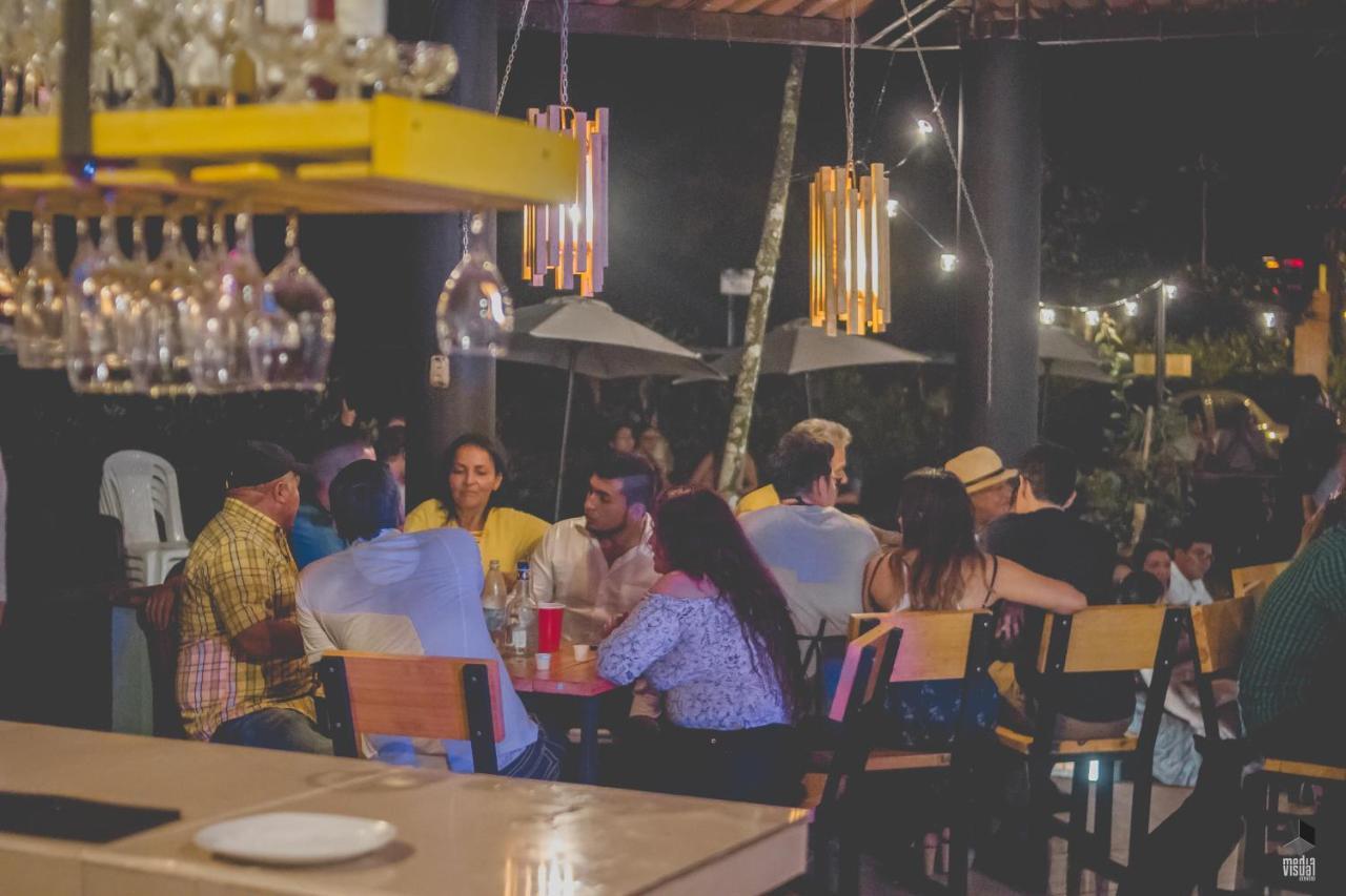 Nuevo Oeste Hotel Acacias Bagian luar foto